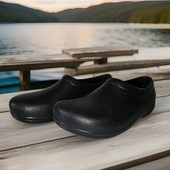 New Crocs Adult On the Clock Clogs Slip Resistant Work Shoes Slip Ons 8M 10W